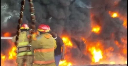 Motociclista muere al ser embestido por conductor de camión en la autopista Duarte