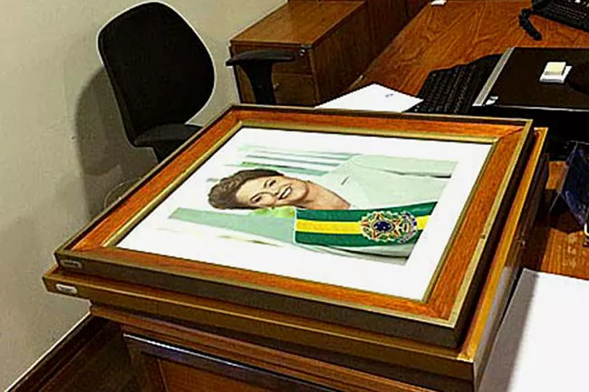 Retiran los retratos de Rousseff del palacio de Planalto tras su destitución