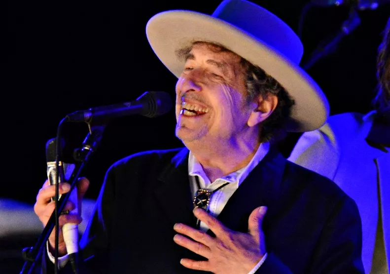 Bob Dylan envió discurso de aceptación del Nobel y recibirá premio en efectivo