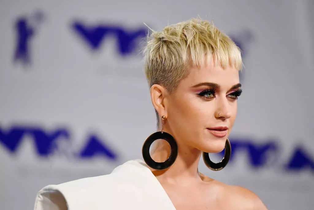 Katy Perry versiona “All You Need Is Love” de The Beatles