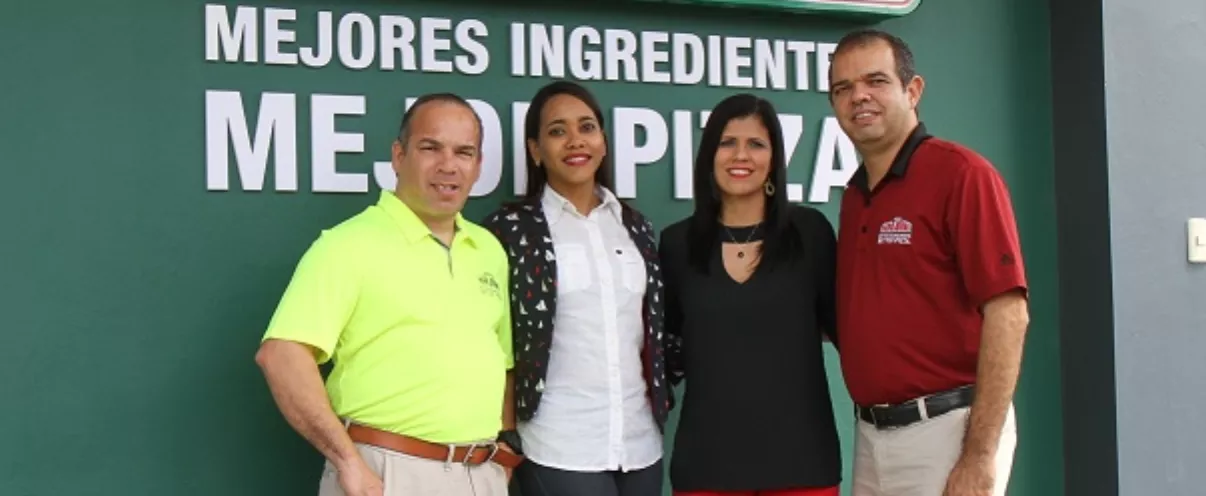 Papa Johns inaugura sucursal en La Vega