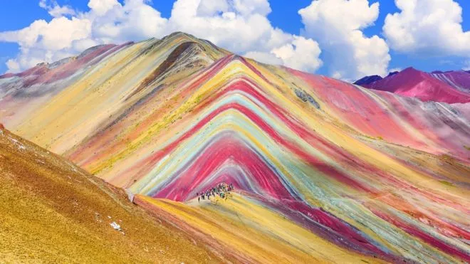 Vinicunca: cómo se explica la belleza de la montaña de los siete colores que atrae a miles de turistas en Perú