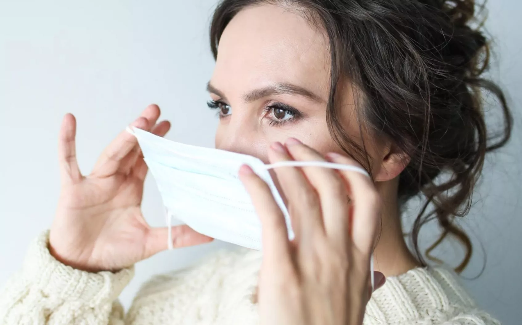 Si sientes mal aliento al usar la mascarilla es que debes ir al dentista