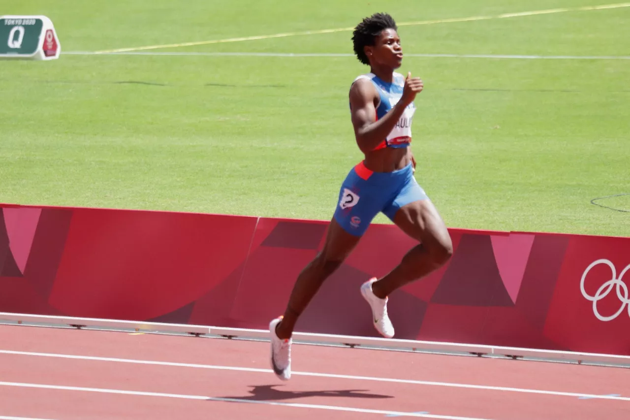 Marileydi Paulino queda en primer lugar y clasifica para la final de los 400 metros