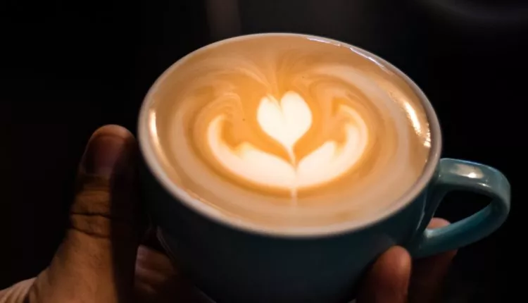 ¿Qué diferencia a un flat white de un capuchino?