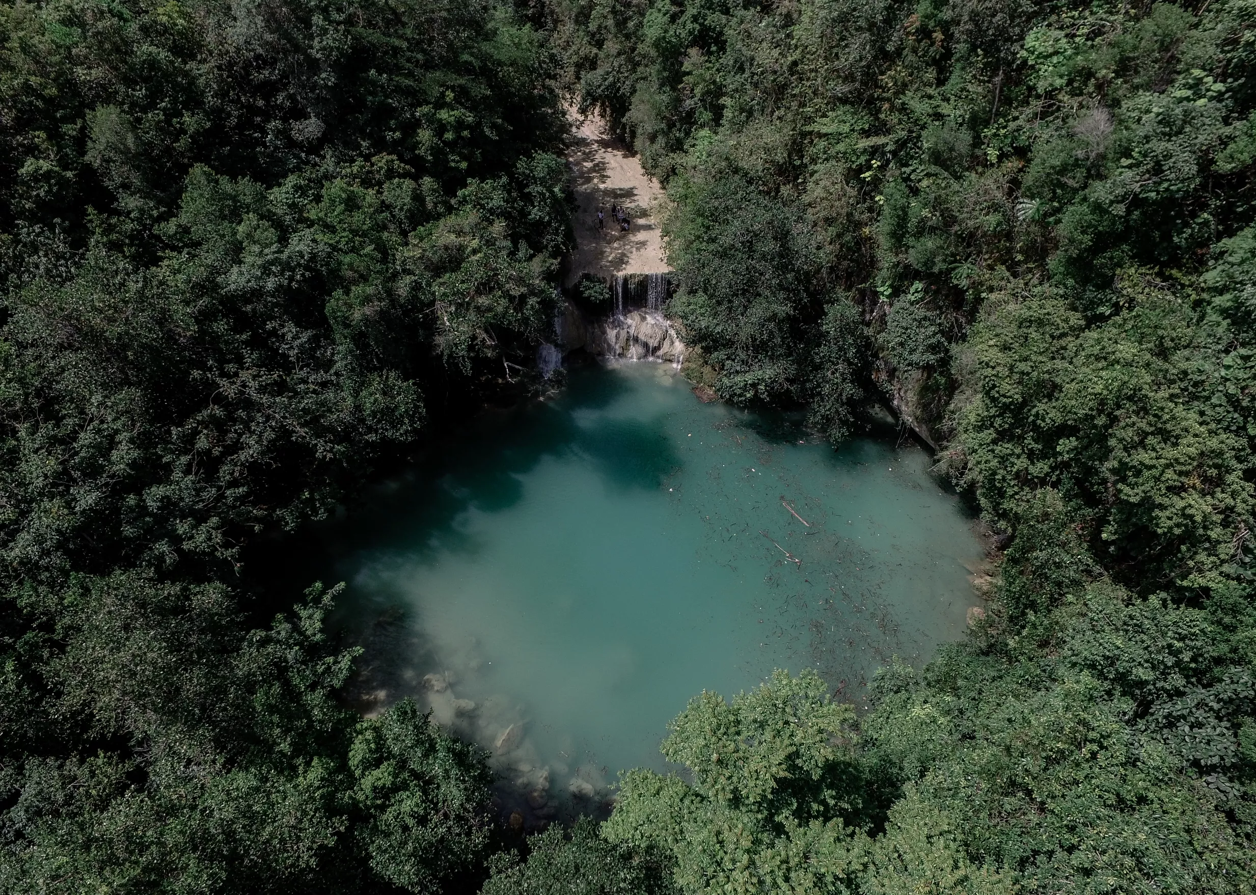 Belleza  Salto del Doce, en Gonzalo,  lo hace  parecer lugar místico