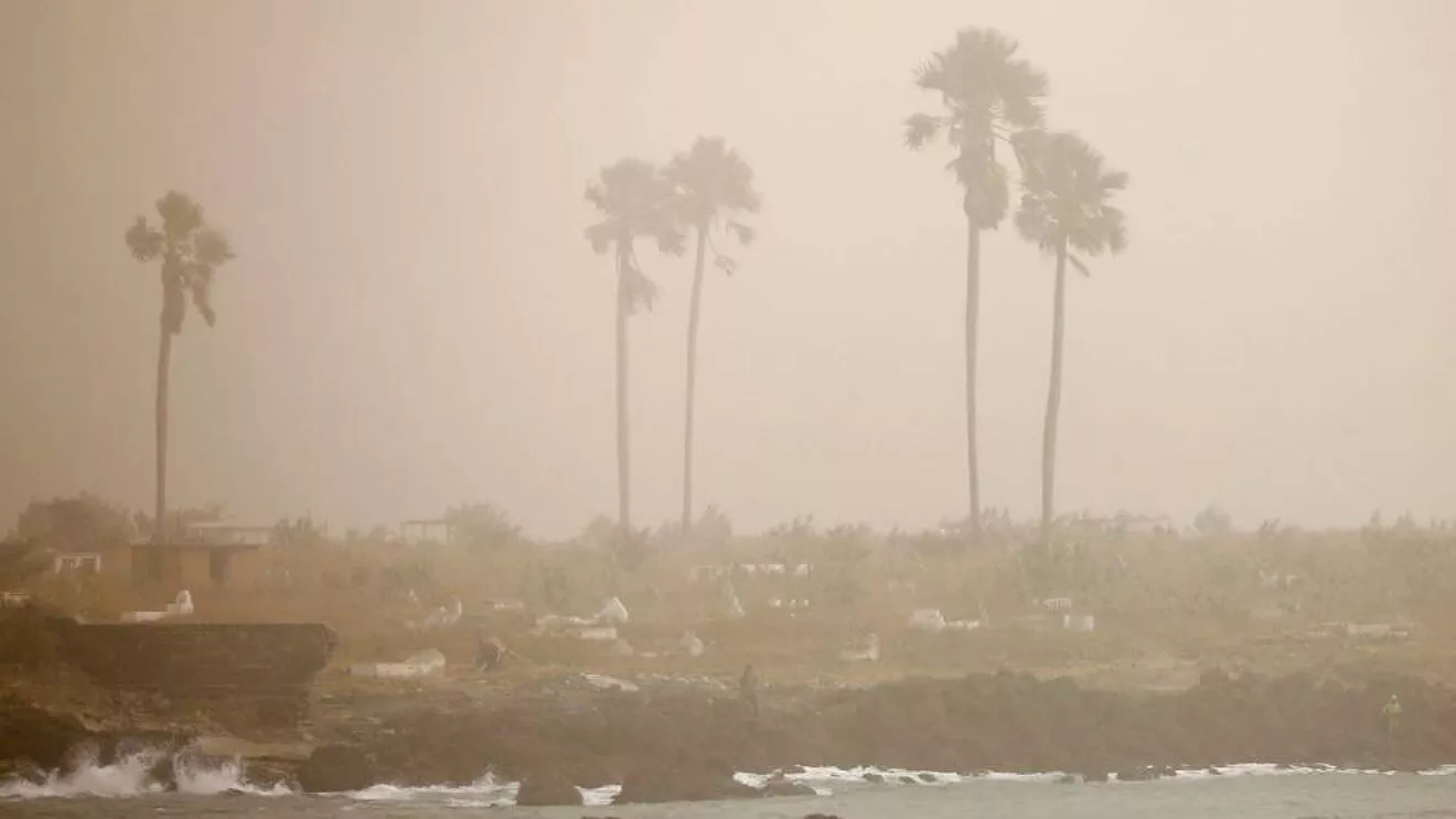 Polvo del Sahara, calor y pocas lluvias este lunes, informa Meteorología 