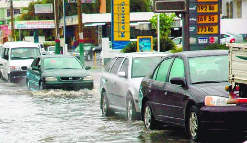 Onda tropical se aleja, pero seguirán lluvias hoy