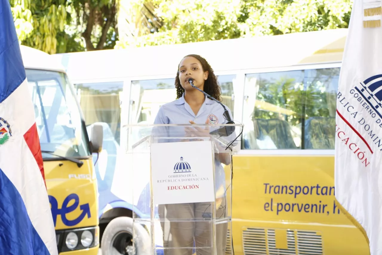 MINERD pone en marcha Movilidad Escolar con 220 autobuses en la Regional 15