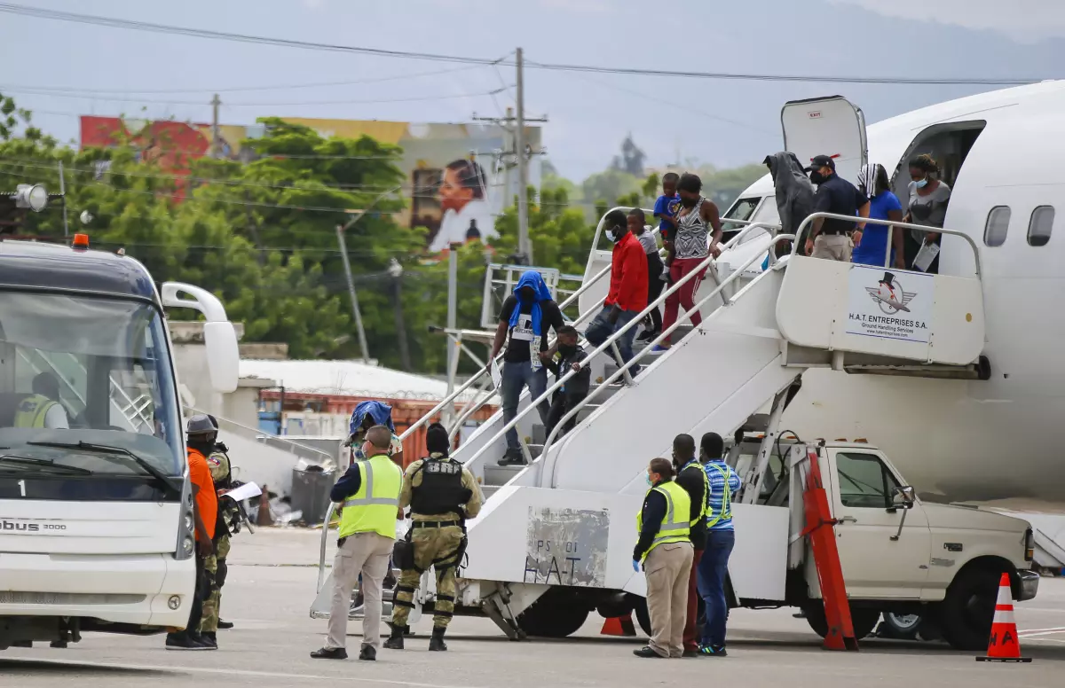 Estados Unidos reanuda la deportación de haitianos al enviar un vuelo con 50 migrantes