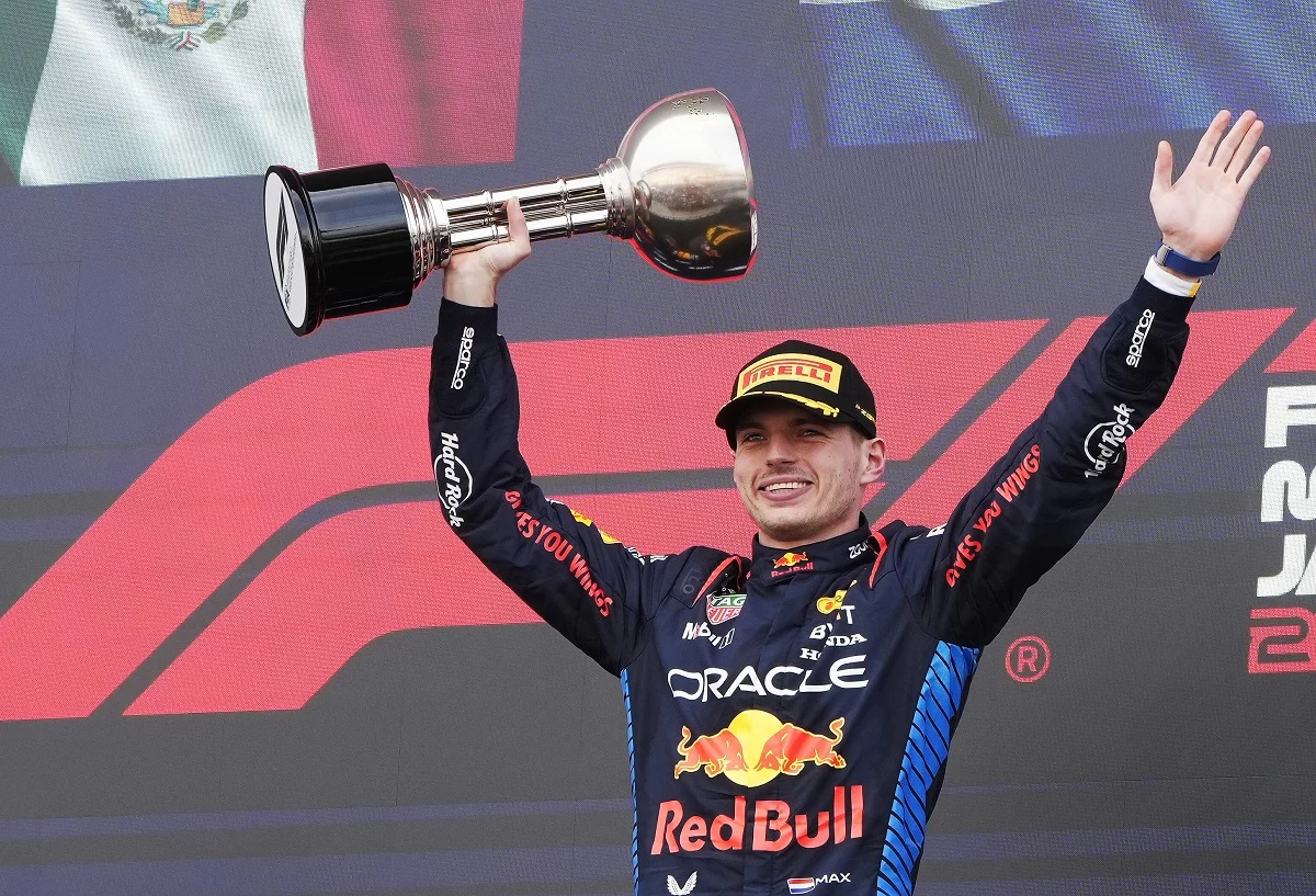 Verstappen lidera otro doblete con 'Checo' y Sainz mantiene su sensacional racha en Japón