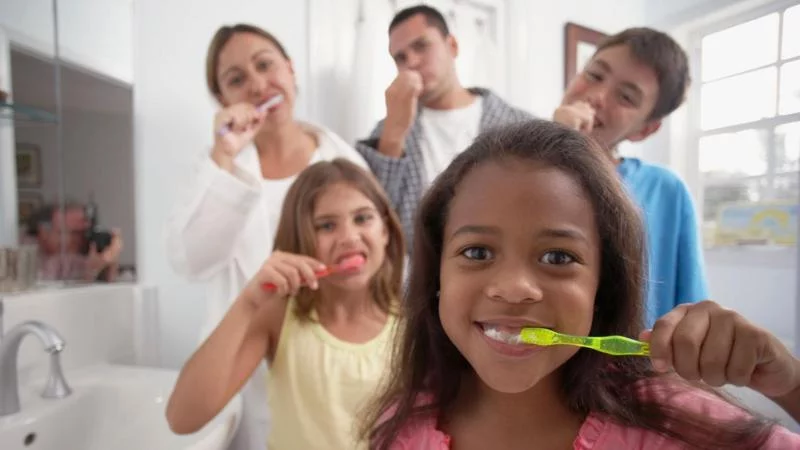 Cuál es la mejor manera de cepillarse los dientes