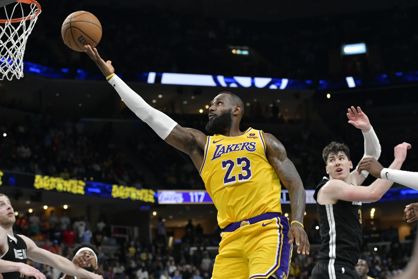 LeBron James anota 37, Anthony Davis termina con 36 y los Lakers vencieron a los Grizzlies