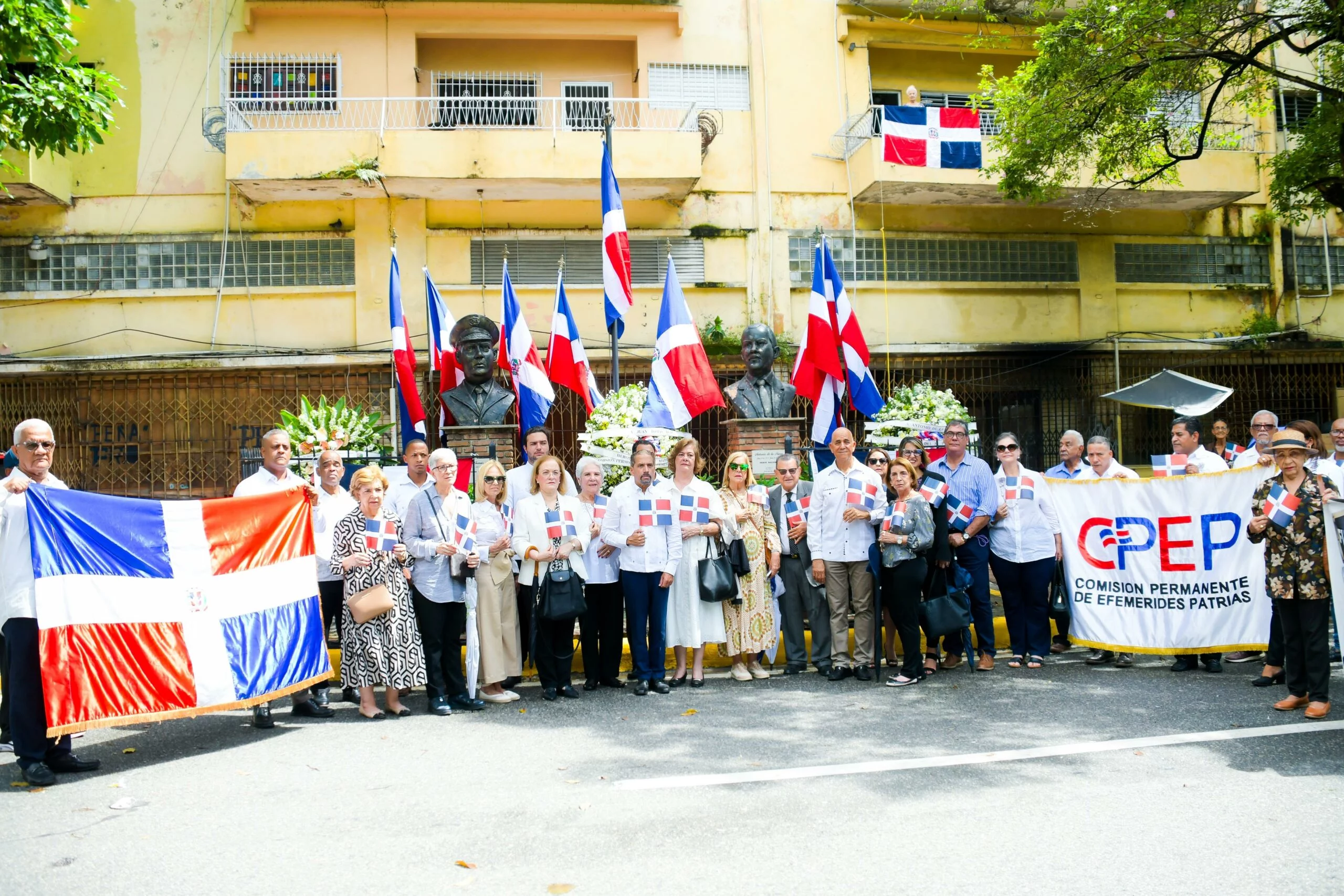 Efemérides Patrias y Fundación Hermanos de la Maza honran a héroes antitrujillistas Antonio de la Maza y Juan Tomás Díaz