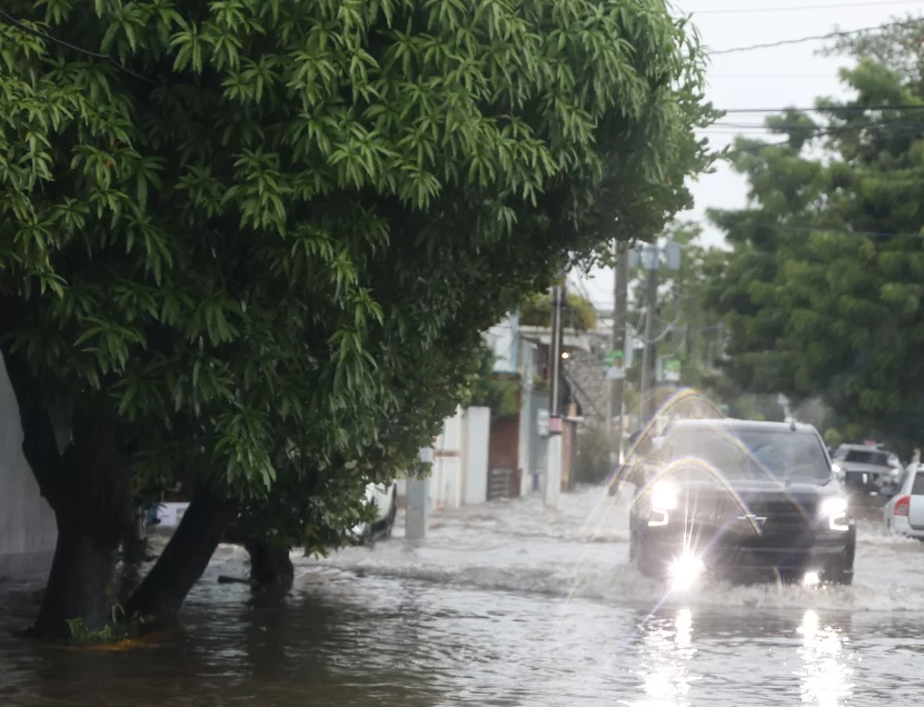 Aguaceros, tormentas eléctricas y ráfagas de viento por onda tropical