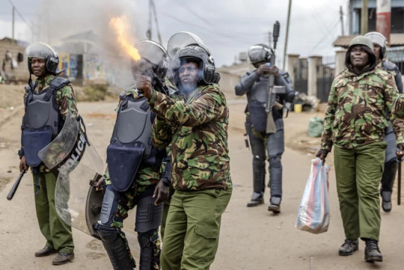 Policías de Kenia se enfrentan a bandas armadas por primera vez desde su llegada a Haití