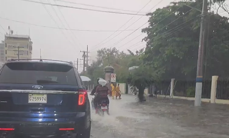 Seis provincias en alerta por sistema frontal que incide sobre el país