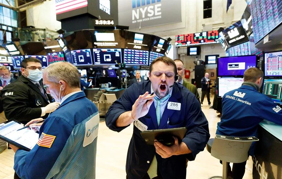 Wall Street cierra en rojo y el Dow Jones baja un 0,92 %, con el bono del tesoro al alza