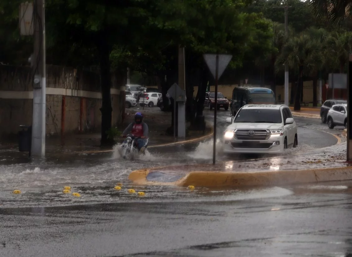 Fuertes aguaceros, tronadas y ráfagas de viento en las próximas 48 horas, informa Meteorología