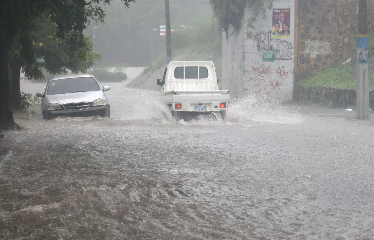 El COE coloca nueve provincias en alerta por posibles inundaciones