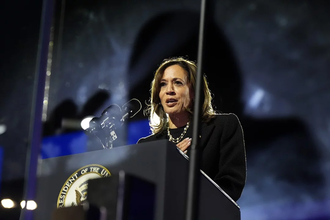 Harris dice a Trump que trabajará para una “transición pacífica”, en contraste con 2020