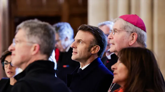 Macron a restauradores de Notre Dame: 