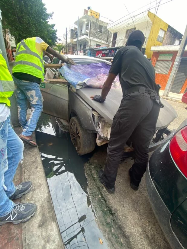 ADN retira chatarras durante operativo en Villa Juana