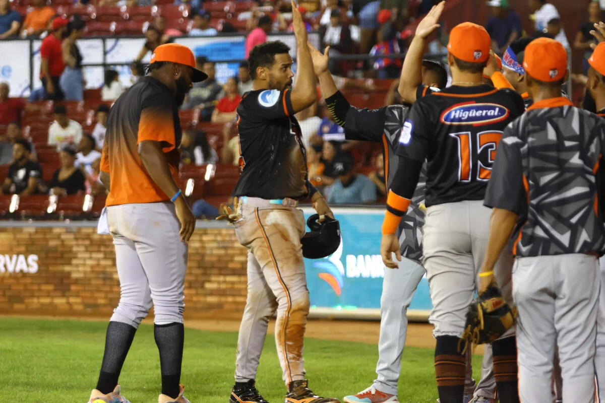 Toros fabrican rally en el octavo para vencer 3-1 a los Gigantes