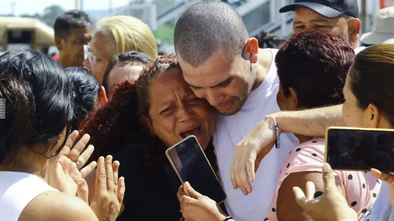 Las autoridades de Venezuela excarcelan a decenas de opositores detenidos tras las elecciones