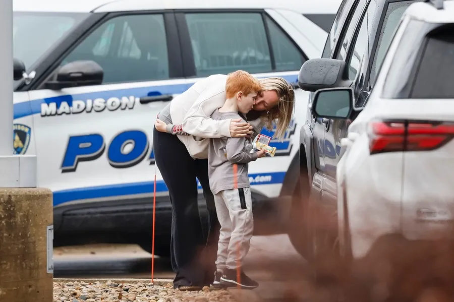 Tiroteo en una escuela de Wisconsin deja al menos tres muertos y seis heridos